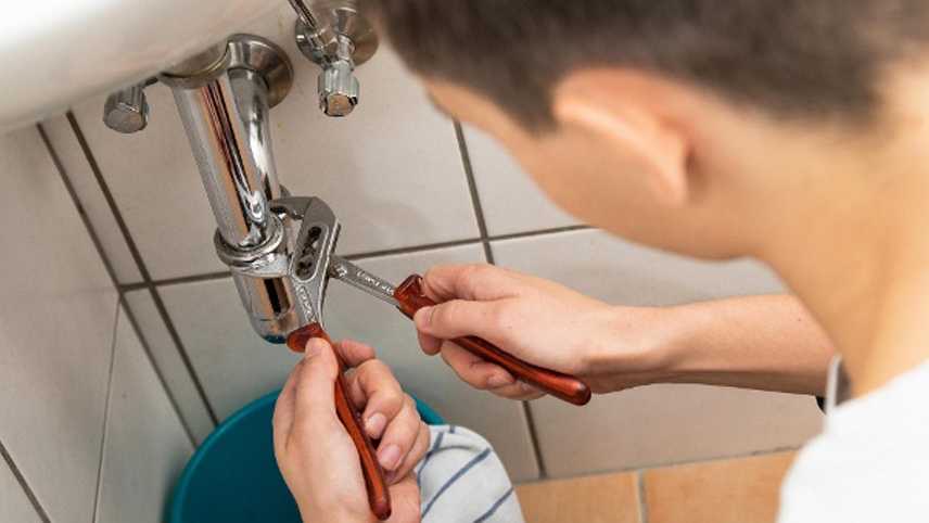 Symbolbild zum Schweizer Wohnungsmarkt: Wenn der Vermieter überteuerte Handwerker empfiehlt